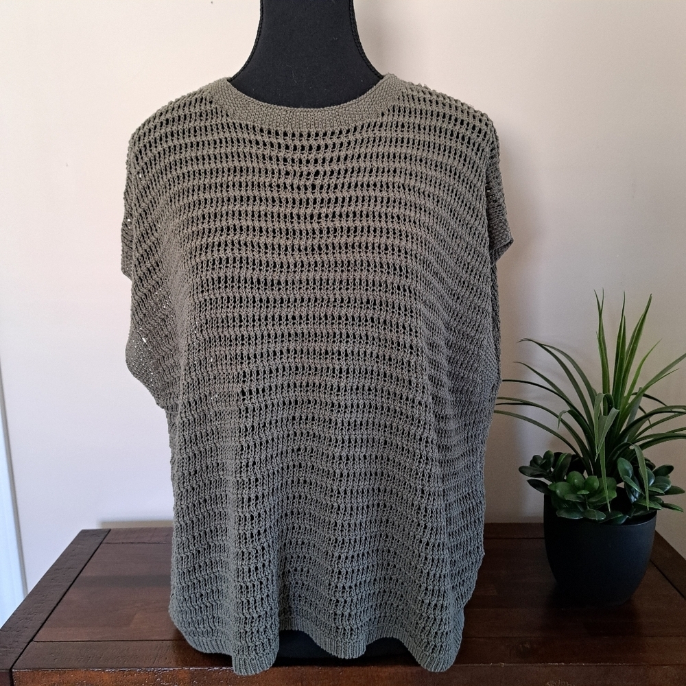 Max Studio London Green Open-Knit Sweater Vest Women's Size Small Roundneck